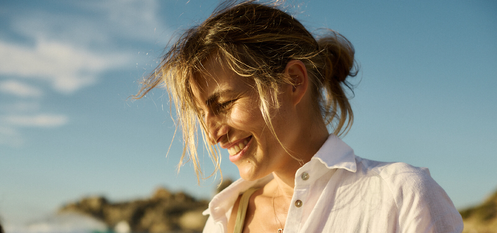 Eine junge Frau am Strand Eine junge Frau am Strand